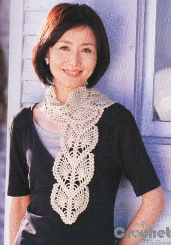 crochet scarf with leaves photo