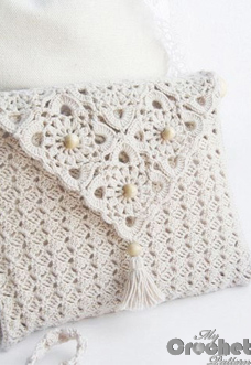 Crochet purse with delicate motifs preview