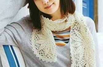 white crochet scarf with circle motif photo