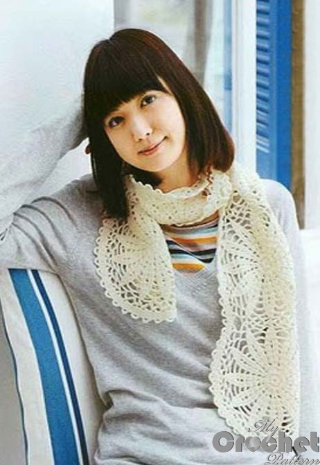 white crochet scarf with circle motif photo