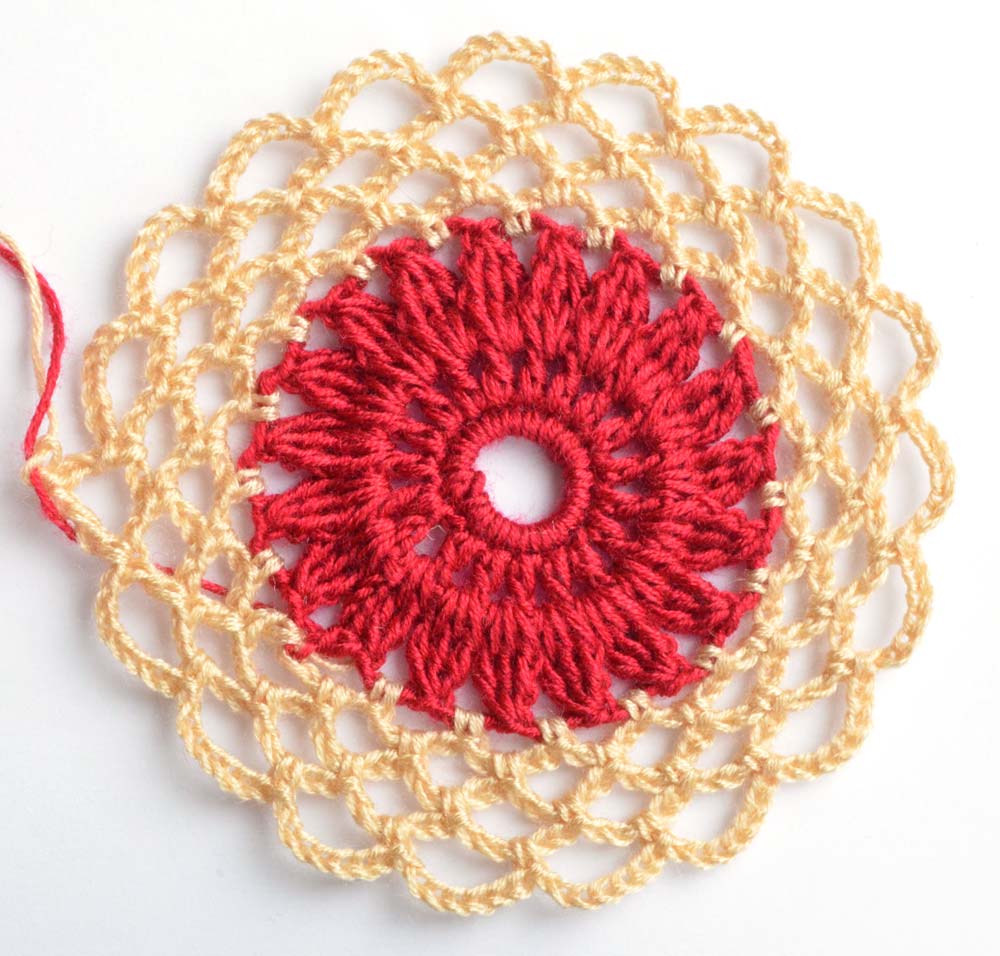 flower motif red center - big photo