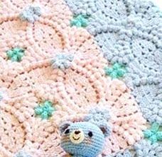 pretty crochet baby blanket - preview