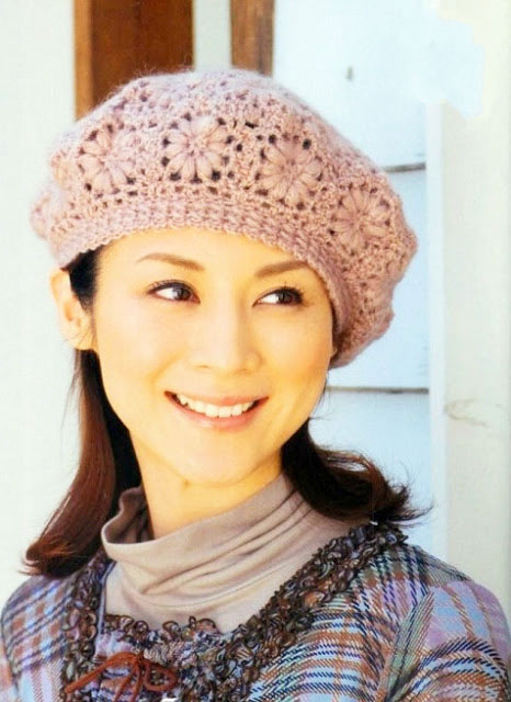 crochet beret pattern with flower motive - photo