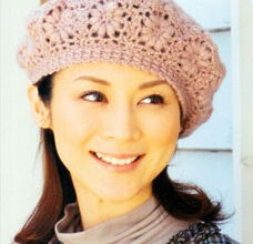crochet beret pattern with flower motive - preview
