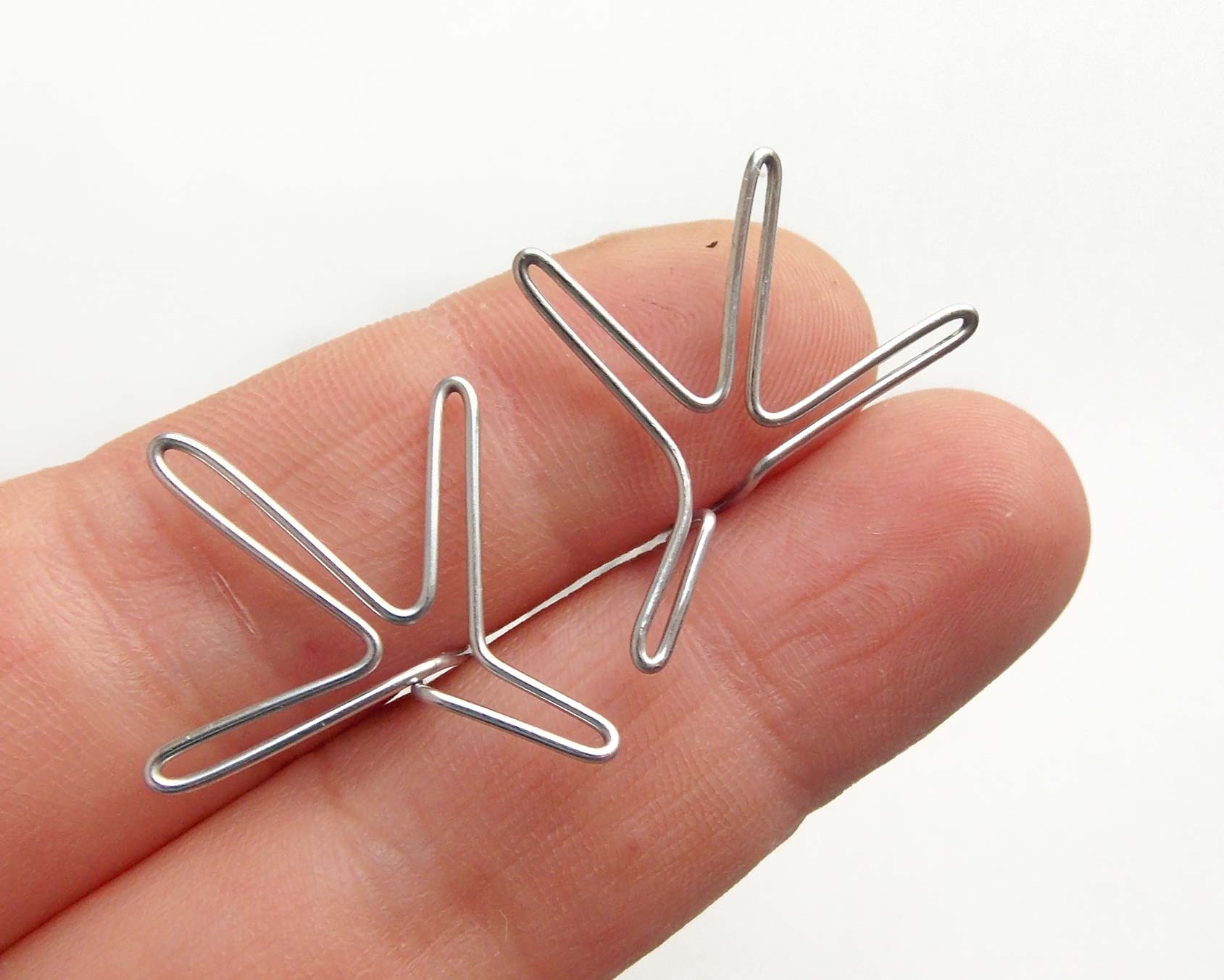 make the base for the legs using pliers